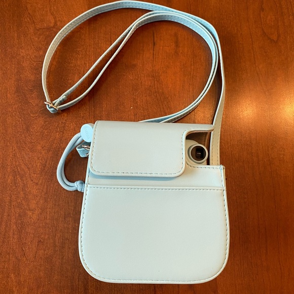 Fujifilm Instax Mini 11 and Carrying Case - Picture 4 of 4